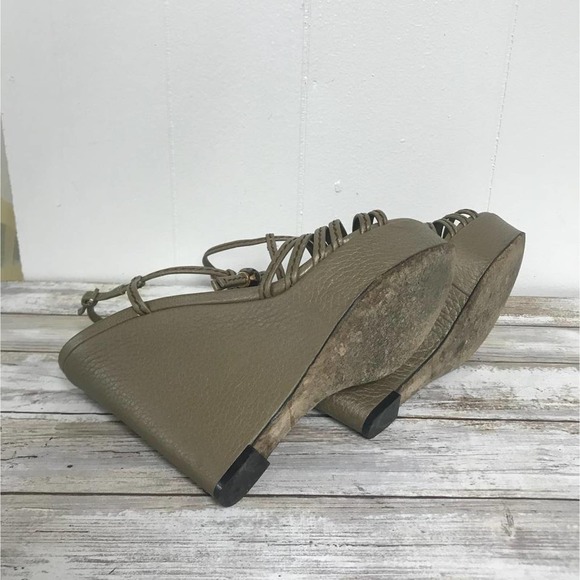 GUCCI Vegas Gold Leather Platform Wedges 38 - Picture 8 of 8